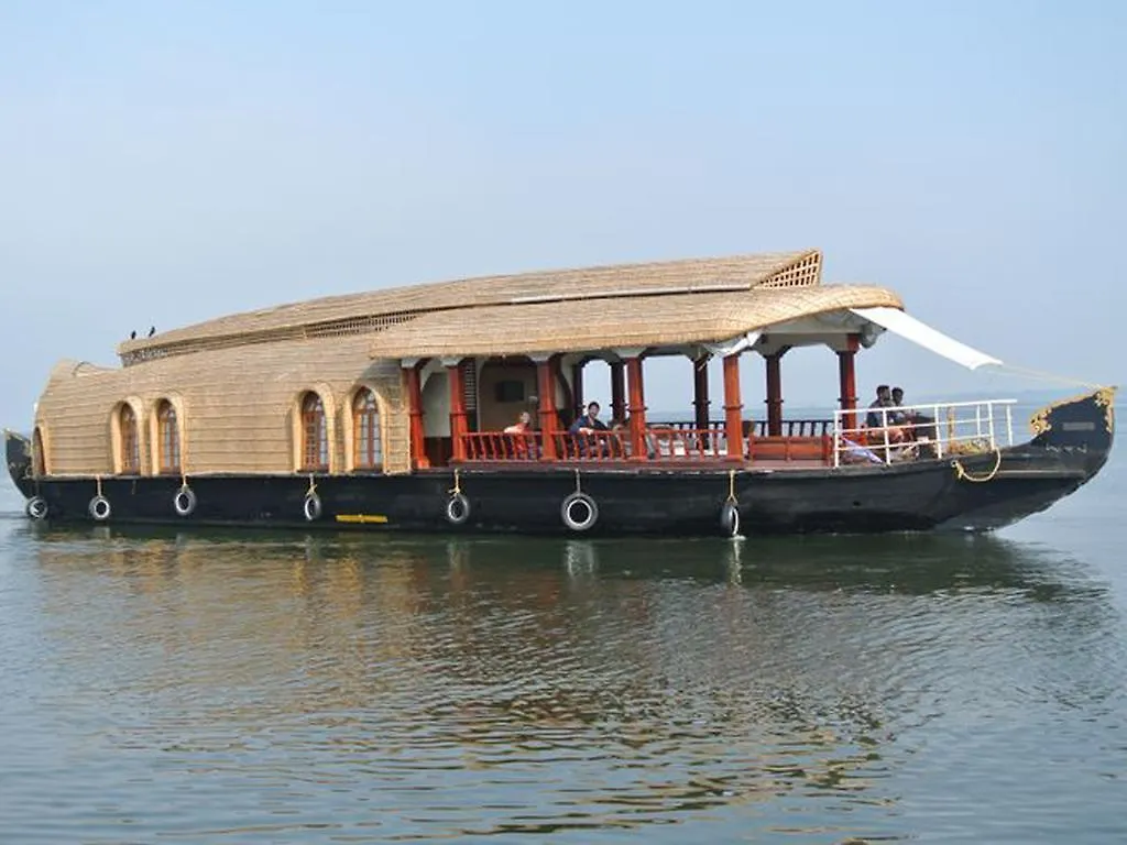 Eco Trails Houseboats Hotel Kumarakom Botel