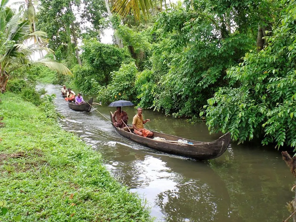 Eco Trails Houseboats Hotel Kumarakom Botel