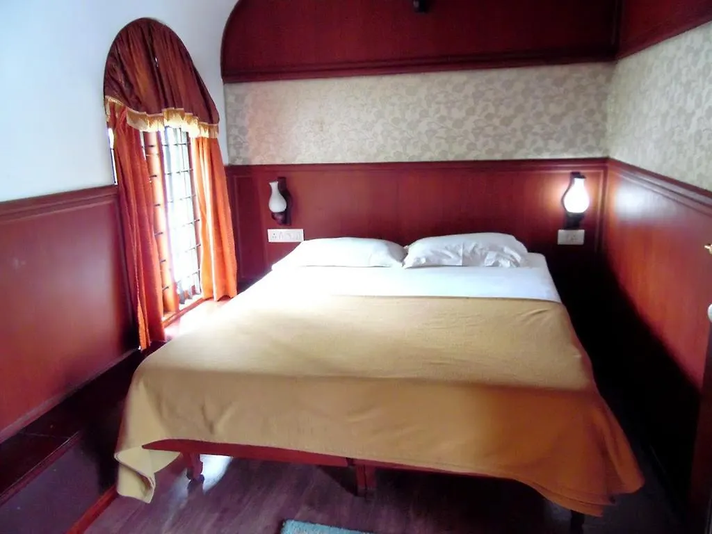 Botel Eco Trails Houseboats Hotel Kumarakom