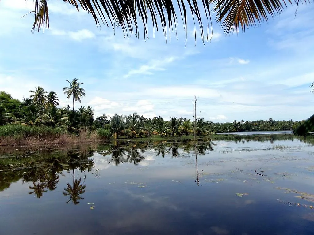 Botel Eco Trails Houseboats Hotel Kumarakom