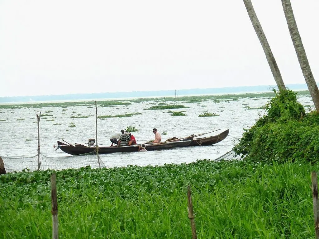 Eco Trails Houseboats Hotel Kumarakom Botel